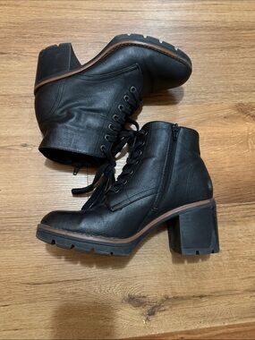 Naturalizer Black Lace-Up Block Heel Ankle Boots
